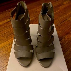 BCBGeneration Crosby taupe heel size 6.5